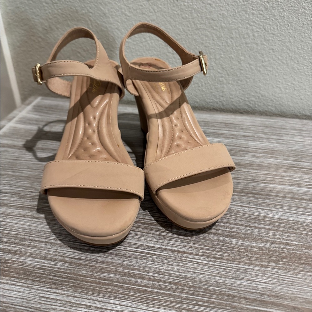 Elegant Nude Women's Sandals NWOT